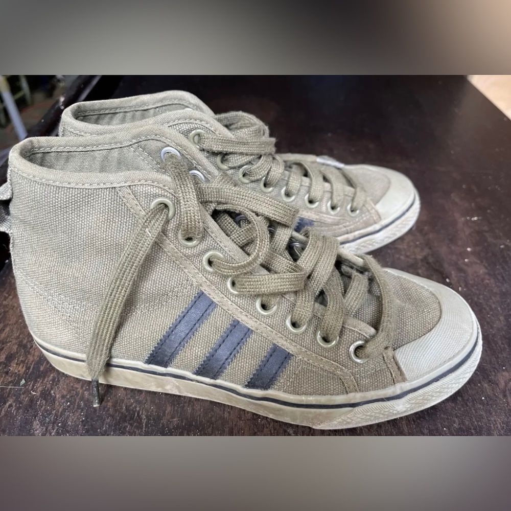 Adidas boys size 5.5 mid top sneakers shoes